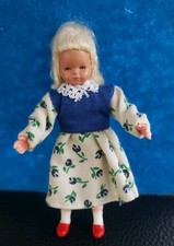 Caco Biegepuppe Mädchen  9 cm 1:12 blond Kleid Puppenstube Puppenhaus TOP