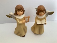 2 kleine Goebel „Weihnacht“ - Engel mit Harfe u. Gesangsbuch H - ca. 10,5 cm