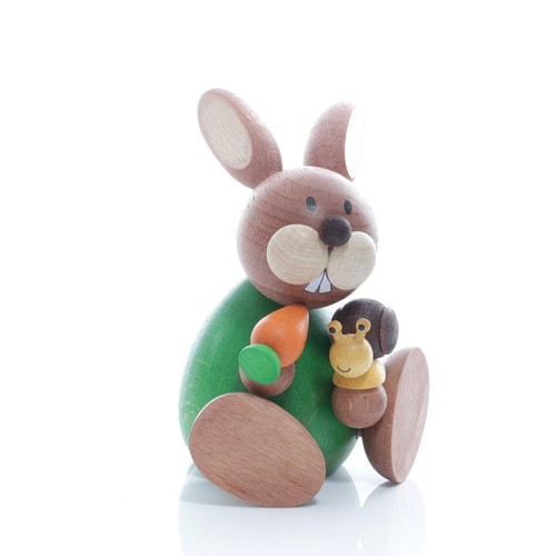 Osterhase sitzend mit schnecke - mit,