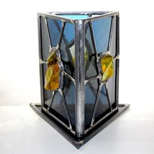 Bleiglas Lampe , Bleiverglasung Licht Blau / Weiss mit Brocken Gelb , 3-eck Form