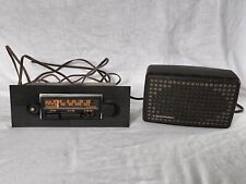 Altes Autoradio mit einem