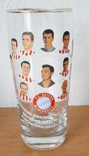 altes Bierglas Fussball FC  Bayern München E. V.  mit Bildern der Spieler 1967