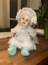 Nostalgische alte Babypuppe – ideal für Sammler oder als Dekoration