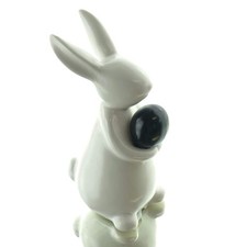 SCHEULEN Oster-Deko Hase Weiß mit schwarzem Ei 14 cm - Keramik