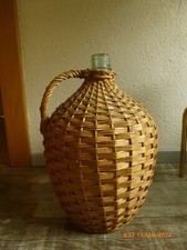 alte Weinflasche (LEER)  Weidgeflecht Weinkorb Deko Mediterian