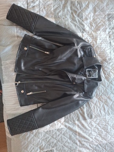 Schwarze leder bikerjacke in - schwarze,