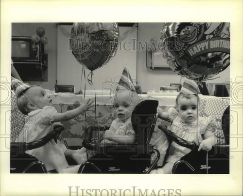 1985 press photo triplets - press, of