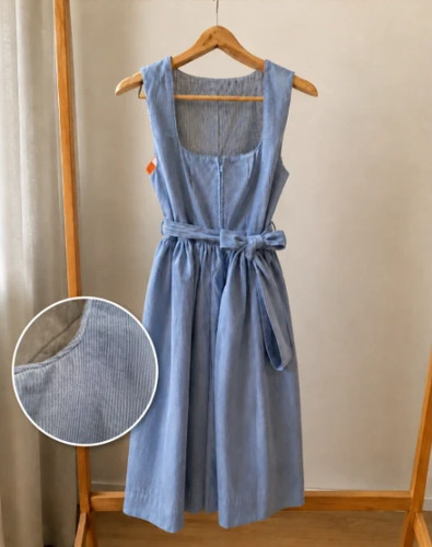 Hellblaues dirndl mit schürze - mit,