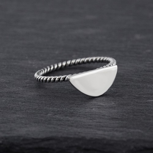 Halbkreis ring mit gedrehtem - ring,