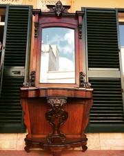 MAJESTÄTISCHE EINGANGSKONSOLE