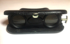 Altes Opernglas Klappbar in Leder gefasst. Fernglas für Damen La Mignonne