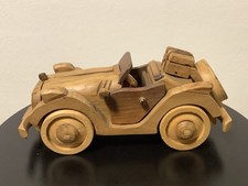 Oldtimer Auto aus Holz