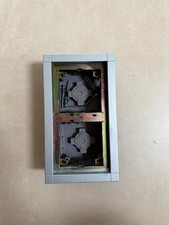 Verkaufe Siedle Vario Einbaurahmen MR 611-2, silbermetallic incl. Unterputzdose