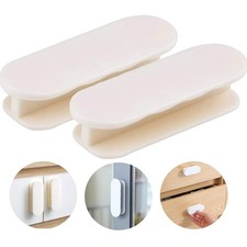 Weiße Schrankgriffe -