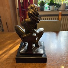 Erotische Bronzefigur Frau