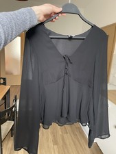 Schwarze langärmelige Bluse