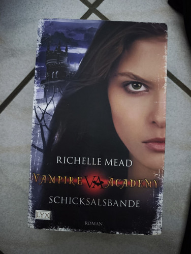Richelle mead vampire - richelle,