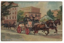 AK Feuerwehr, Prägekarte, Schlauchwagen mit Pferden fährt zum Feuer