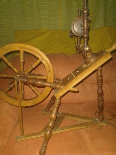 Antikes holzspinnrad - antikes,