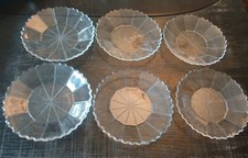 6 ältere Glas Kuchen/Dessert/Eisteller mit wellenförmigen Rand  15,8 - 16,4 cm