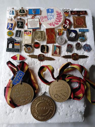 Konvolut abzeichen ddr und - abzeichen,