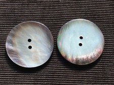 2 extra große Perlmuttknöpfe, Durchmesser 50 mm, silber bunt