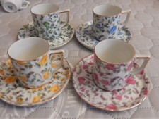 4 bunte Tassen Kindergeschirr