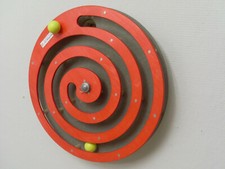 Wandspiel Kugelspirale rot Ø