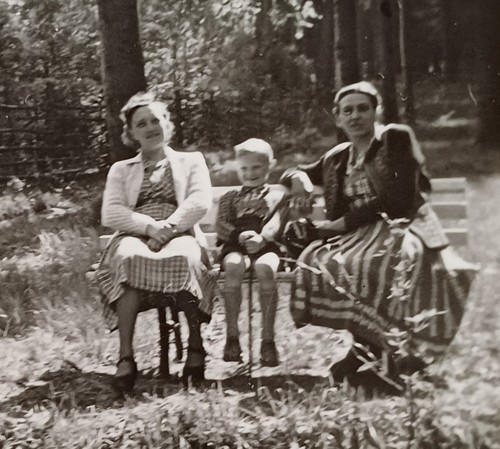Steinbach zwei frauen sitzen - zwei,