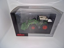 Schuco Fendt 211 Vario mit Frontlader  im Maßstab  1:32