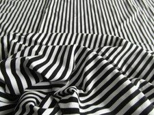 Jerseystoff Jersey 95%Baumwolle 5%EL streifen schwarz-weiß, Rest 1,42 x  1,05Mtr