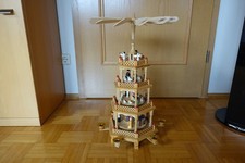 Weihnachtspyramide aus Holz mit 4 Ebenen Höhe 55 cm