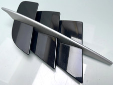 MERCEDES SL / R230 Mopf / KOTFLÜGEL FINNEN GITTER / links / schwarz / 2306900179