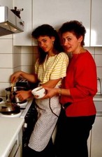Katja Woywood, Mother