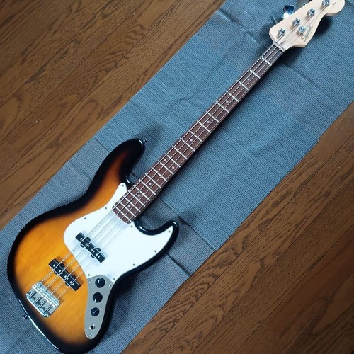 Squier fender jazz bass - by,