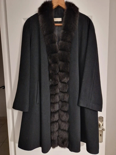 Schwarzer wollmantel mit - schwarzer,