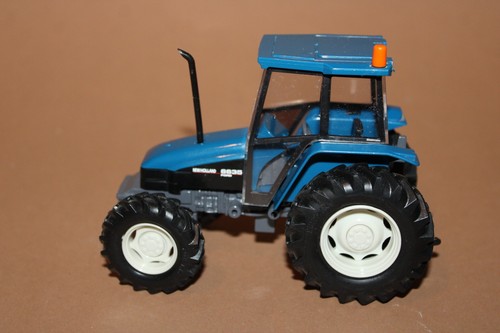 Britains 9487 traktor - britains, 1:32