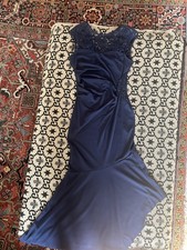 Abendkleid in blau von Lipsy London