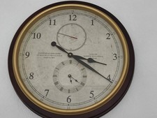 Wanduhr mit Holzrahmen