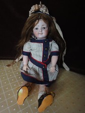 Antike Puppe sehr seltene Charakterpuppe antike Kleidung antike Puppenschuhe