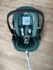 Maxi Cosi Pebble 360 Babyschale mit Neugeborenen Einlage Essential Green