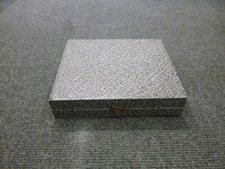 Grau-schwarzer Besteckkasten