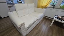 Ikea 2-Sitzer-Sofa mit abnehmbaren Bezügen, Farbe weiß, zwei große Kissen