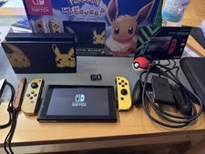 Nintendo Switch - Pikachu & Evoli Edition with Pokémon: Let's Go, Evoli! + Poké