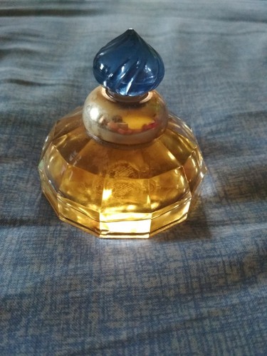 Letter anna eau - à, toilette