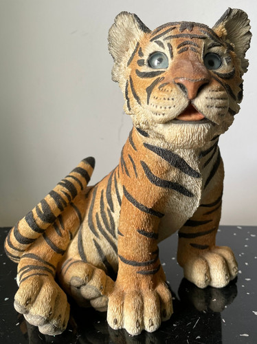 Country artists resin tiger - country,