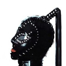 Latex Maske mit Nieten und