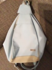 Kleiner Rucksack-hellblau/beige- 2 Riemen-kann a.d.Rü.oder Schulter getr.werden!