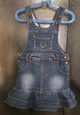 Süßes Mädchen Latzkleid