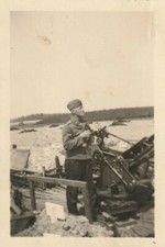 Foto Nahaufnahme Flak-Schütze Beobachter Soldat mit Fernglas 2WK.